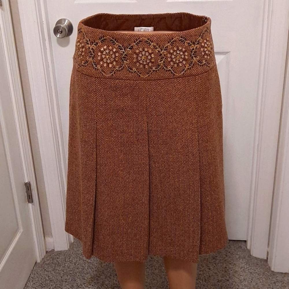 Ann Taylor LOFT Knee-Length Recycled Wool Pleated Skirt with Embroidered Design